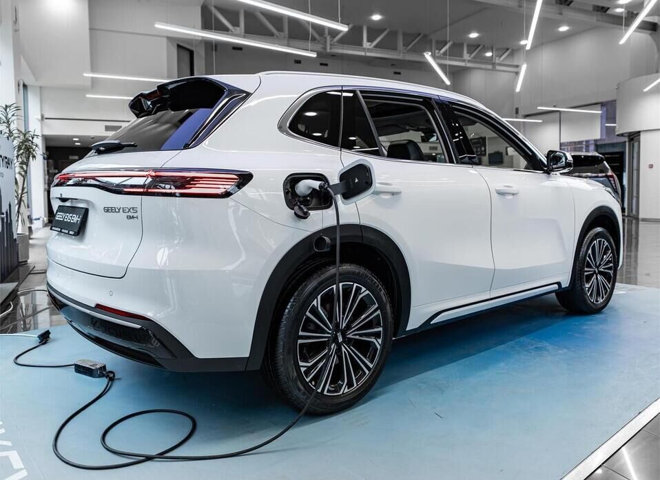 Geely EX5 EM-i 1.5hyb AT (167 л.с.)