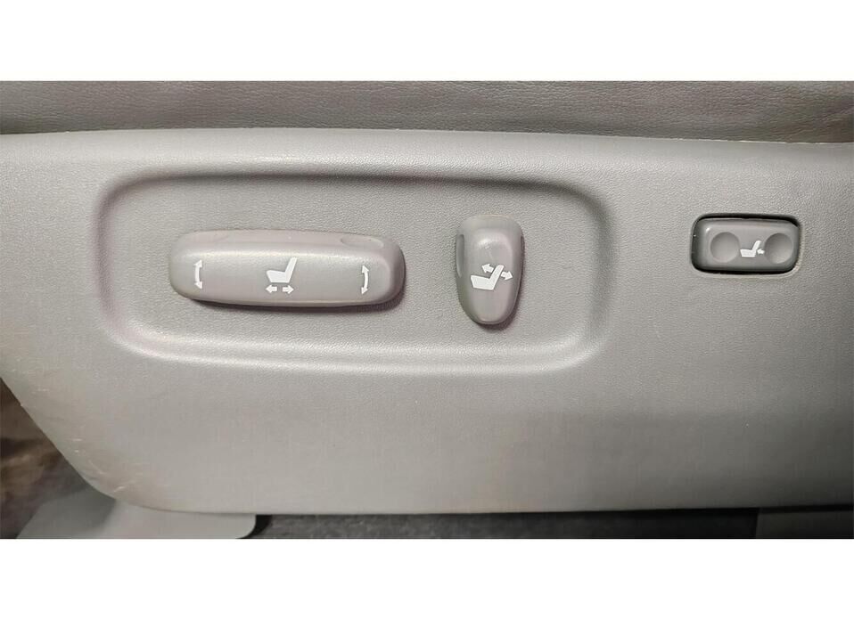 Toyota Land Cruiser, 200 Series 4.7 AT (288 л.с.) 4WD