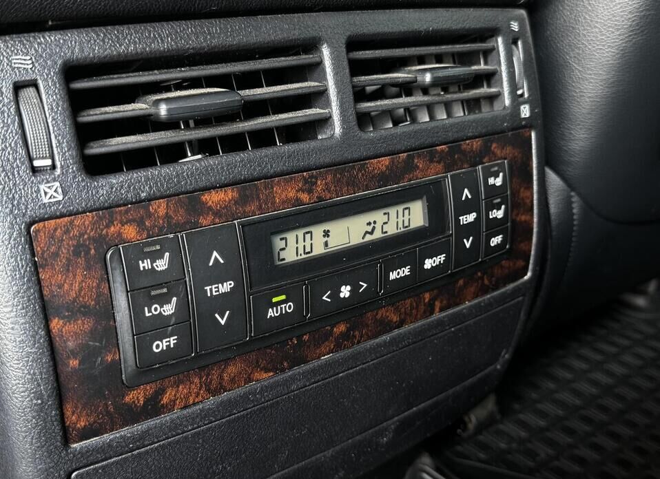 Toyota Land Cruiser, 200 Series 4.5d AT (235 л.с.) 4WD