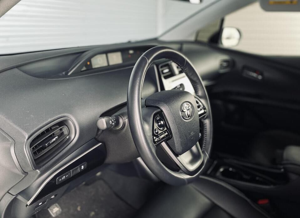 Toyota Prius, IV Рестайлинг (XW50) 1.8hyb AT (98 л.с.)