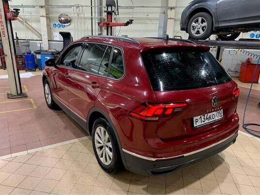 Volkswagen Tiguan, 2021 г., 141 314 км