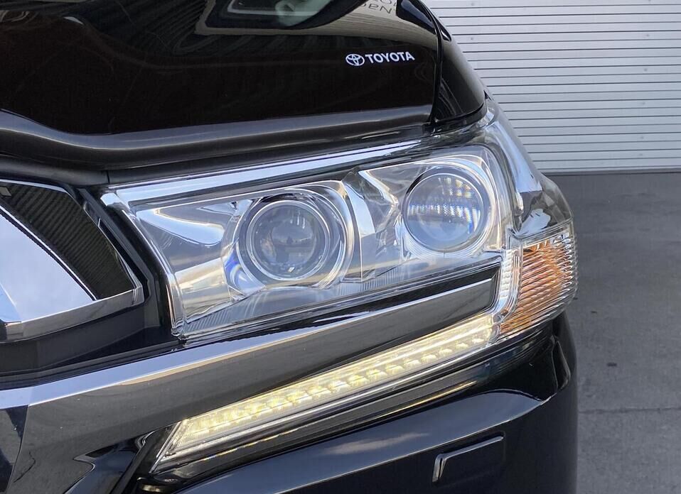 Toyota Land Cruiser, 200 Series Рестайлинг 2 4.5d AT (249 л.с.) 4WD