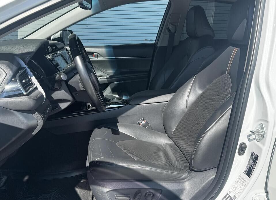 Toyota Camry, VIII (XV70) 2.5 AT (181 л.с.)