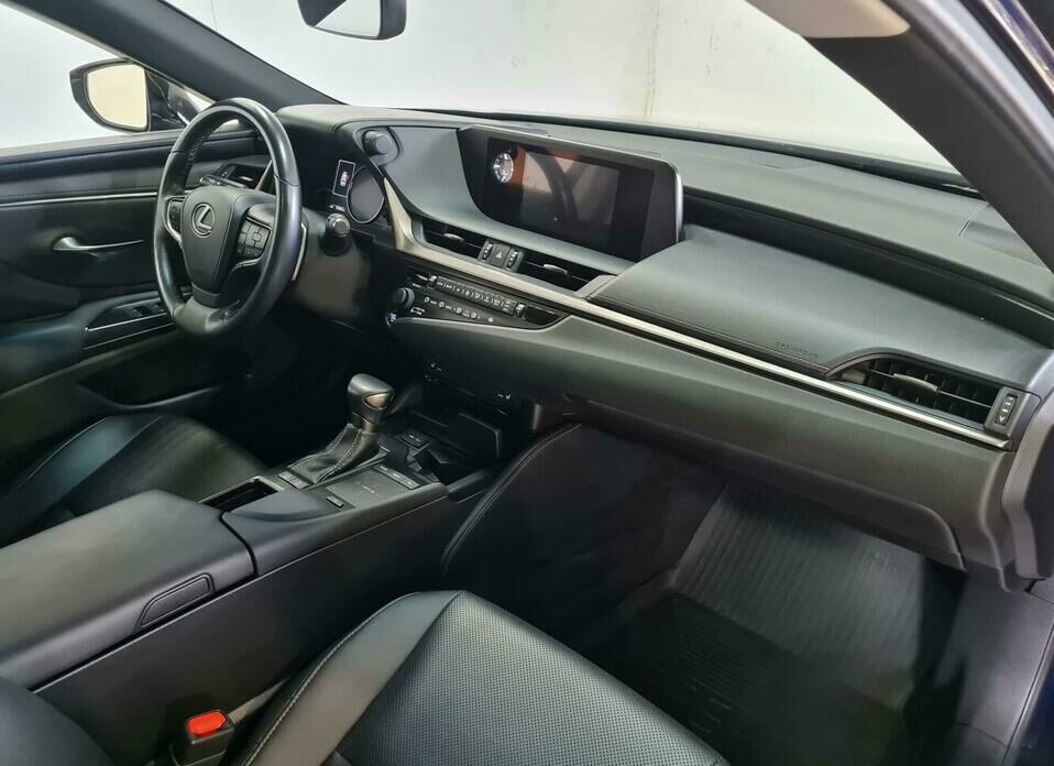 Lexus ES 250 2.5 AT (200 л.с.)