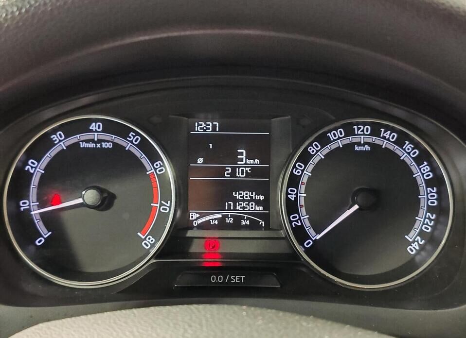 Skoda Rapid, I Рестайлинг 1.6 MT (90 л.с.)