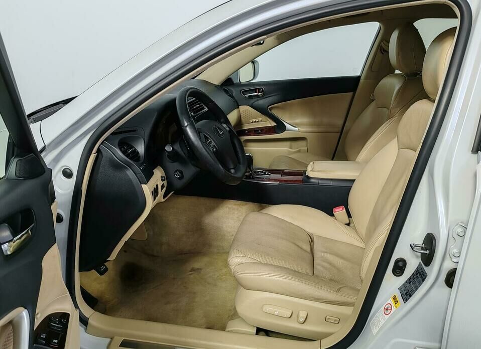 Lexus IS 250 2.5 AT (208 л.с.)