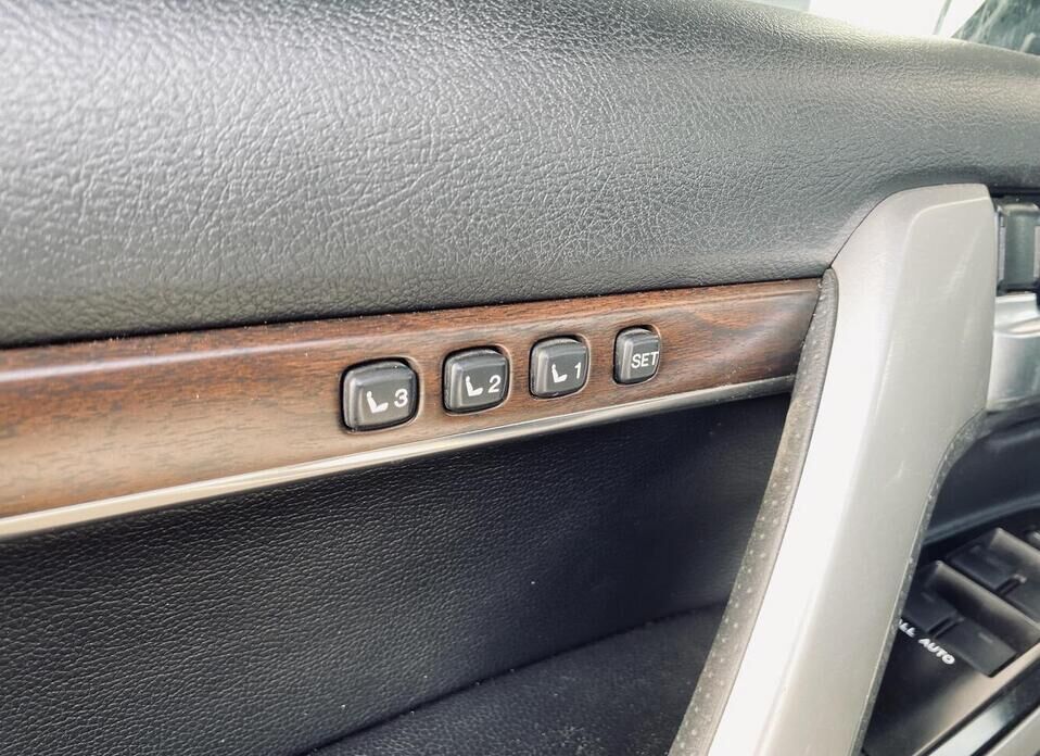 Toyota Land Cruiser, 200 Series Рестайлинг 2 4.5d AT (249 л.с.) 4WD