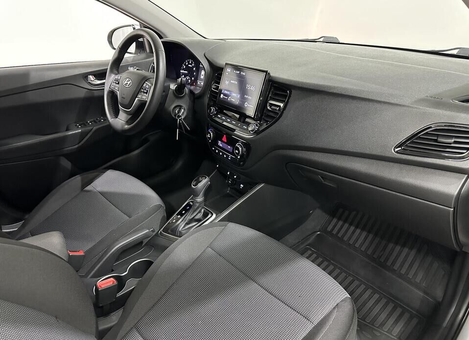 Hyundai Solaris, II Рестайлинг 1.6 AT (123 л.с.)