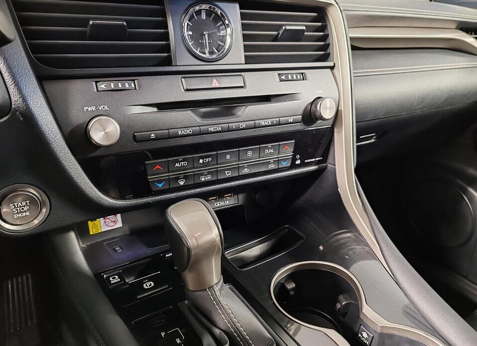Lexus RX, IV Рестайлинг 300 2.0 AT (238 л.с.) 4WD