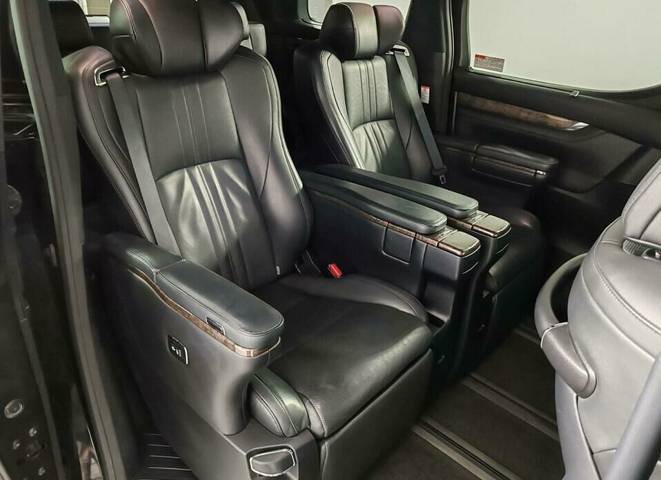 Toyota Alphard 3.5 AT (300 л.с.)