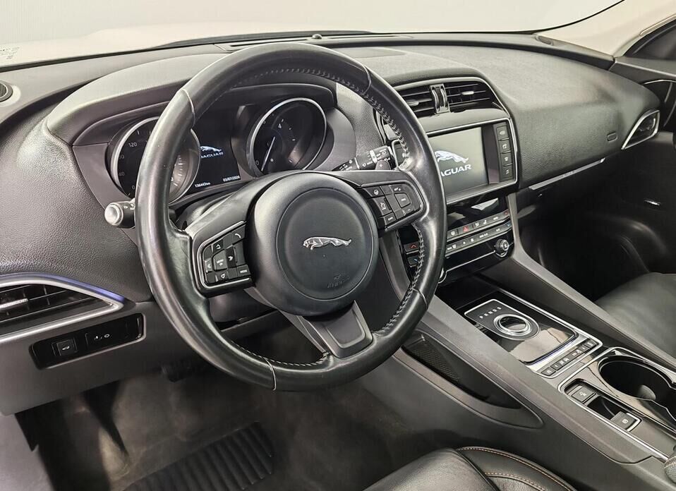Jaguar F-Pace, I 2.0d AT (180 л.с.) 4WD