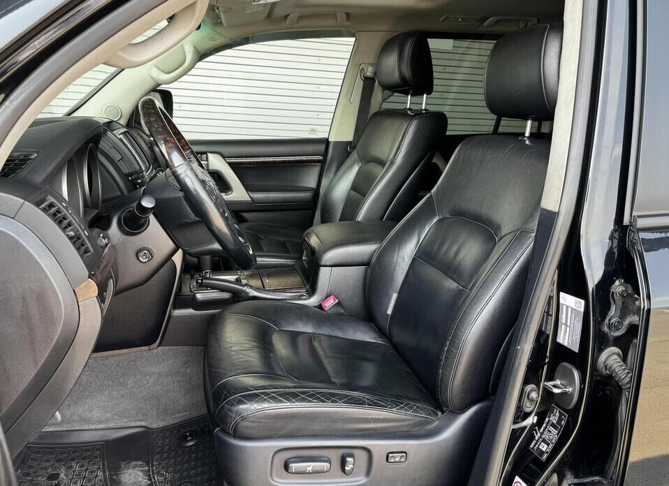 Toyota Land Cruiser, 200 Series 4.5d AT (235 л.с.) 4WD