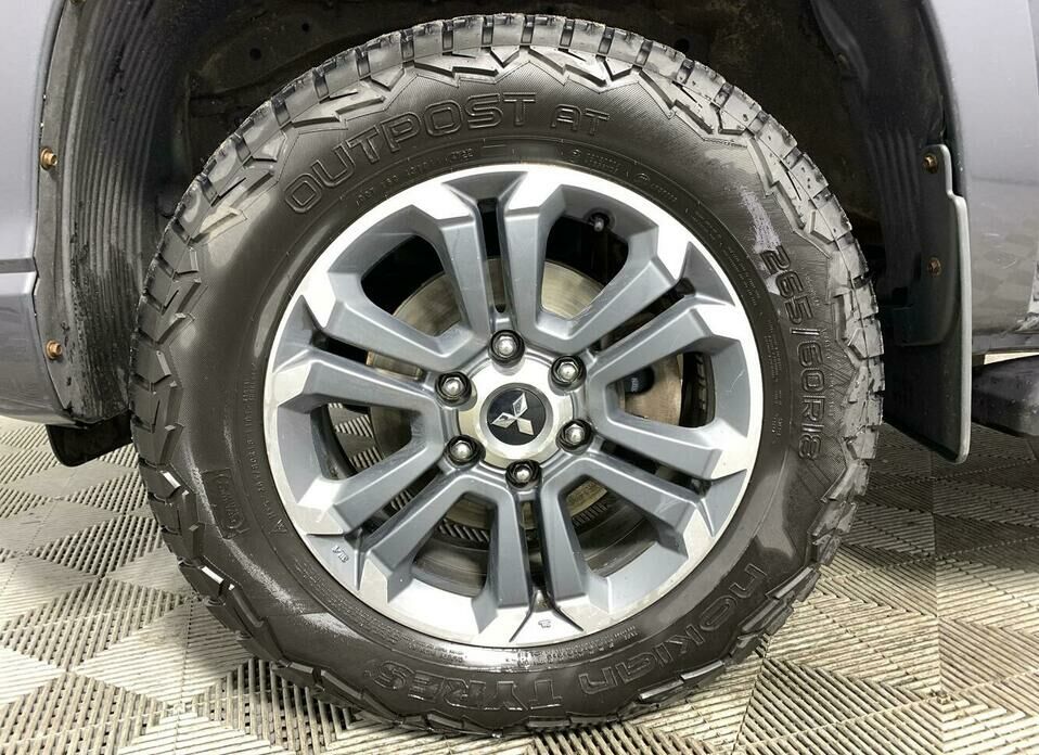 Mitsubishi L200 2.4d AT (154 л.с.) 4WD