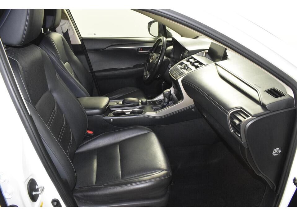 Lexus NX, I 200t 2.0 AT (238 л.с.) 4WD