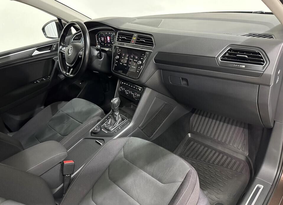 Volkswagen Tiguan, II 2.0d AMT (150 л.с.) 4WD