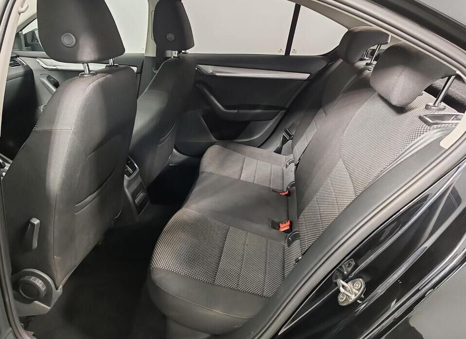 Skoda Octavia, III (A7) 1.6 MT (110 л.с.)