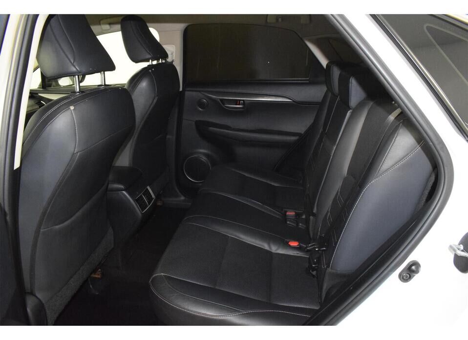 Lexus NX, I 200t 2.0 AT (238 л.с.) 4WD