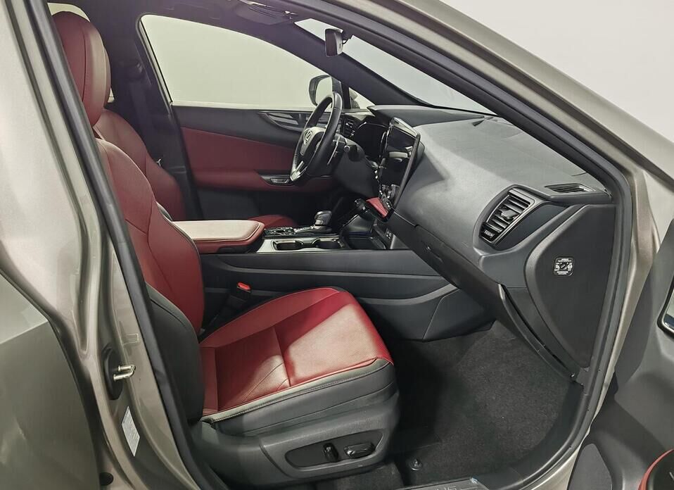 Lexus NX, II 250 2.5 AT (199 л.с.) 4WD