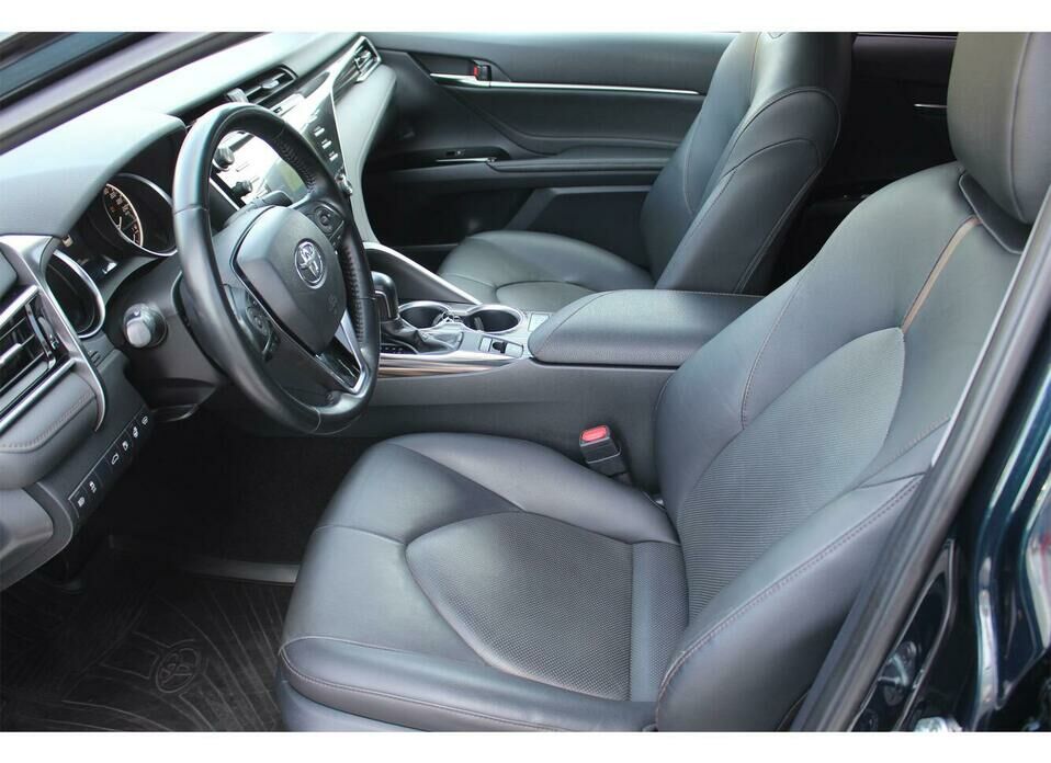 Toyota Camry 2.5 AT (181 л.с.)