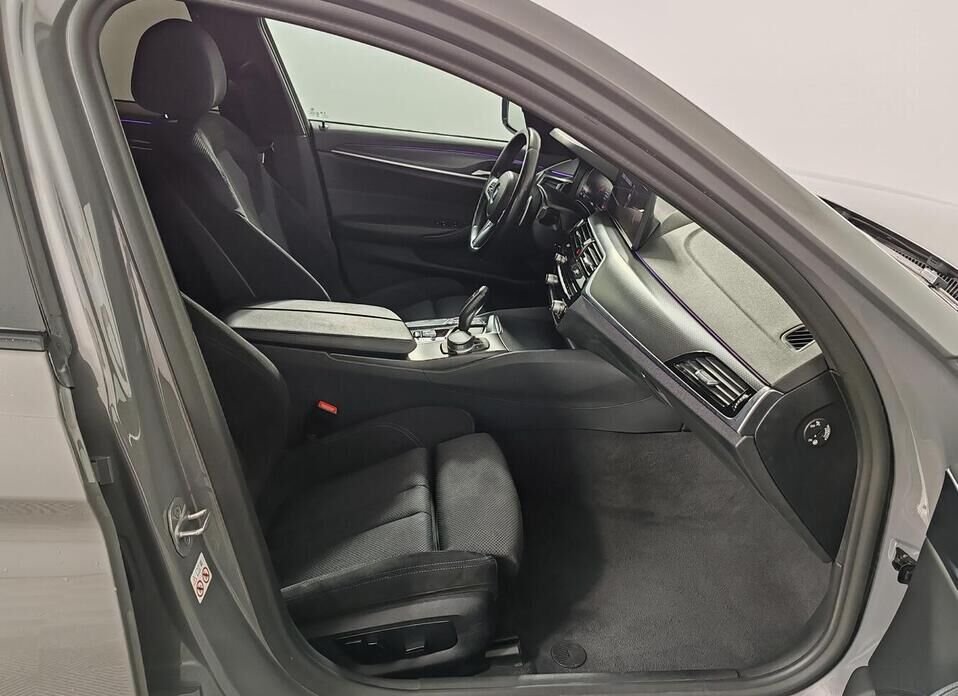 BMW 5 серии, VII (G30/G31) Рестайлинг 520d 2.0d AT (190 л.с.)