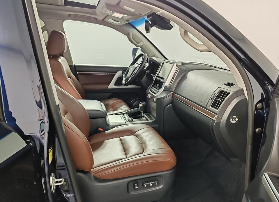 Toyota Land Cruiser, 200 Series Рестайлинг 2 4.5d AT (249 л.с.) 4WD
