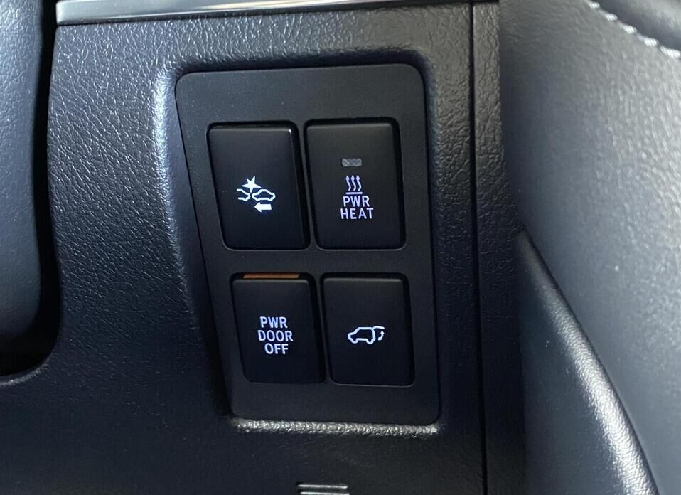 Toyota Land Cruiser, 200 Series Рестайлинг 2 4.5d AT (249 л.с.) 4WD