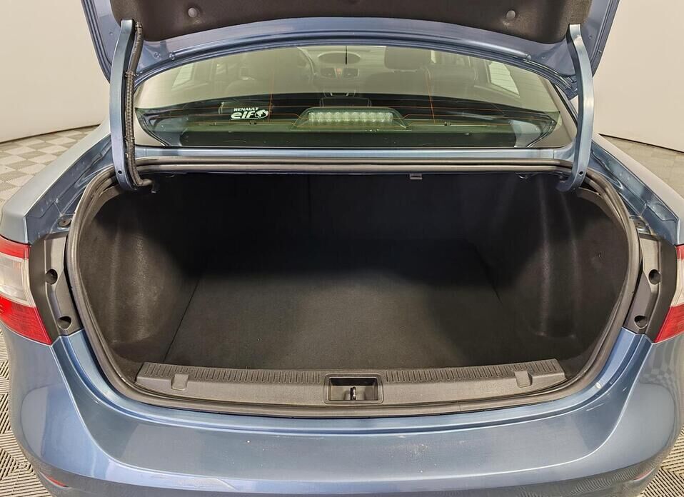Renault Fluence, I Рестайлинг 1.6 MT (106 л.с.)