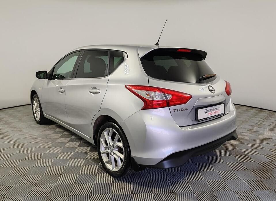 Nissan Tiida, II 1.6 CVT (117 л.с.)