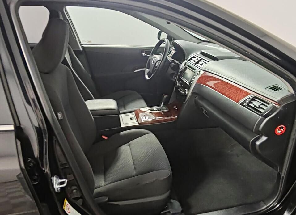 Toyota Camry 2.5 AT (181 л.с.)