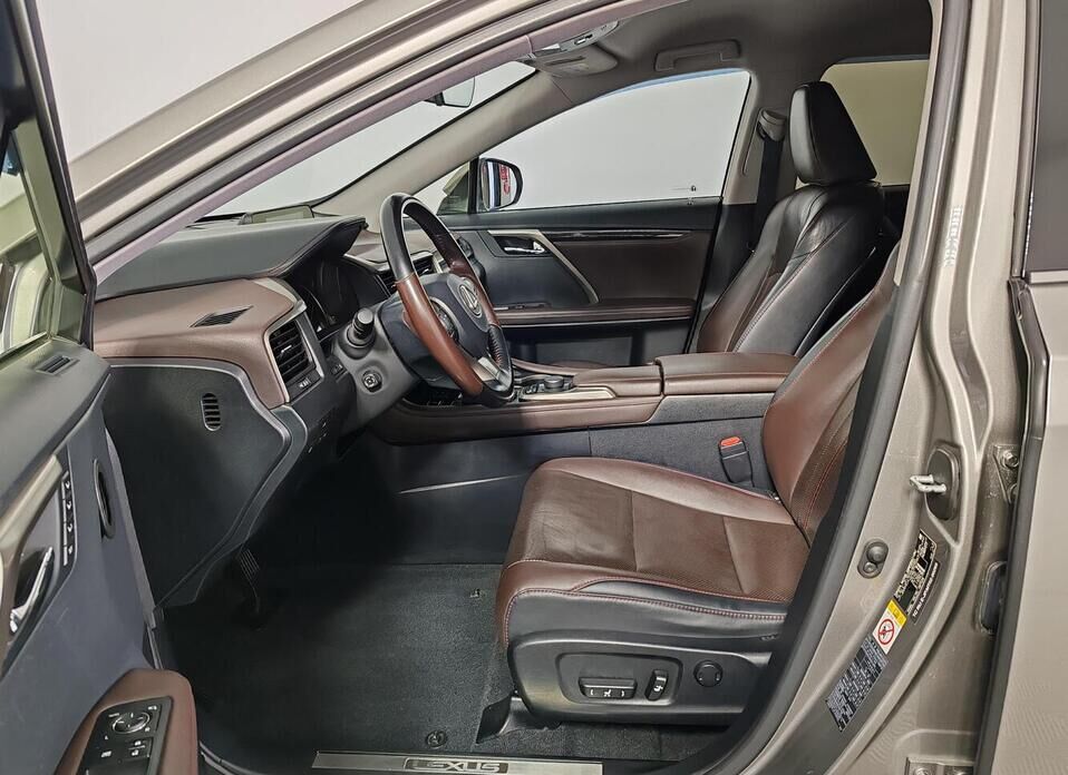 Lexus RX, IV 300 2.0 AT (238 л.с.) 4WD