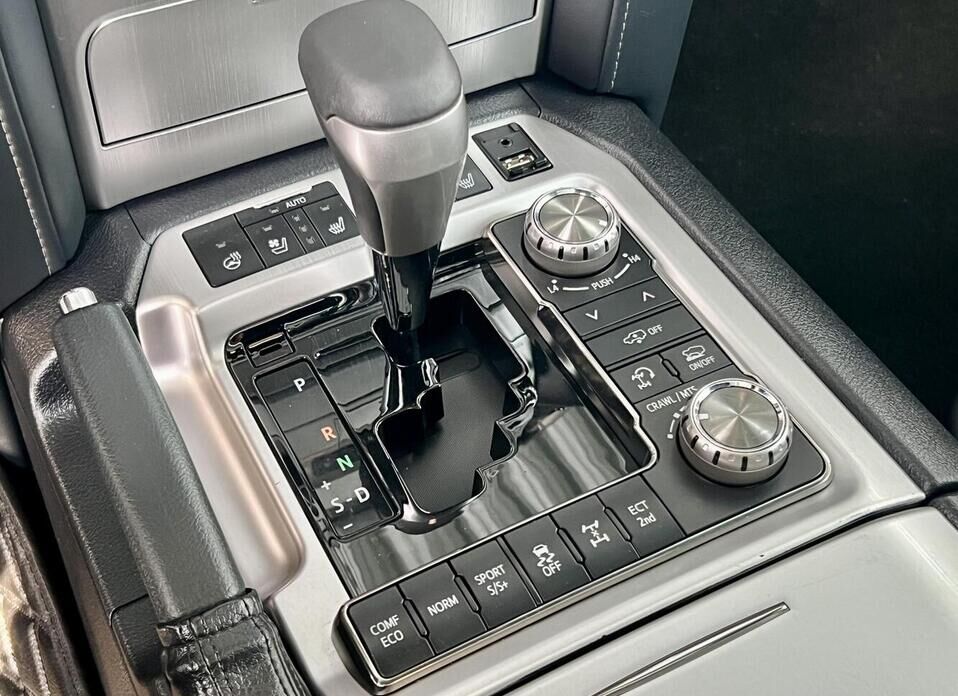 Toyota Land Cruiser, 200 Series Рестайлинг 2 4.5d AT (249 л.с.) 4WD