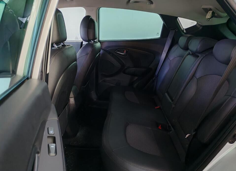 Hyundai ix35, I Рестайлинг 2.0 AT (150 л.с.)