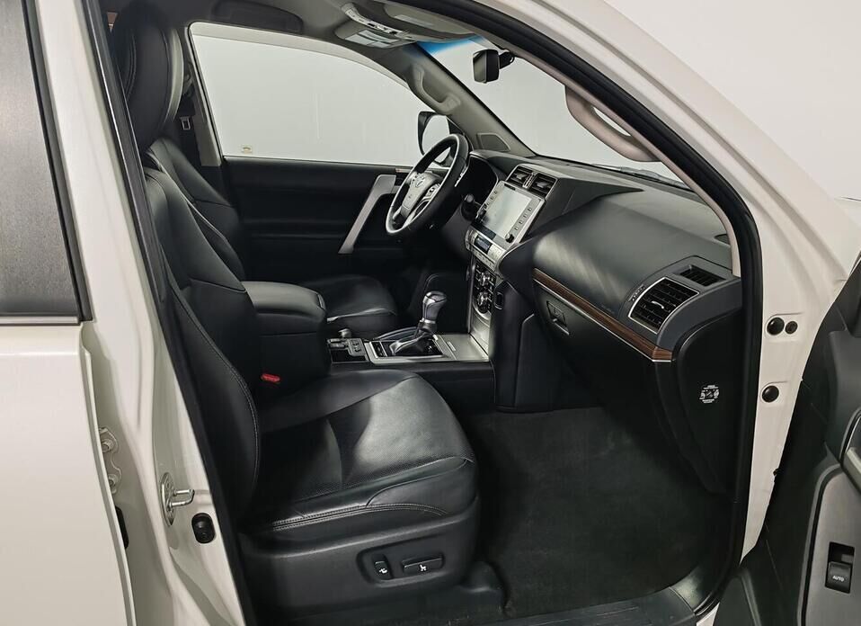 Toyota Land Cruiser Prado, 150 Series Рестайлинг 3 2.8d AT (200 л.с.) 4WD