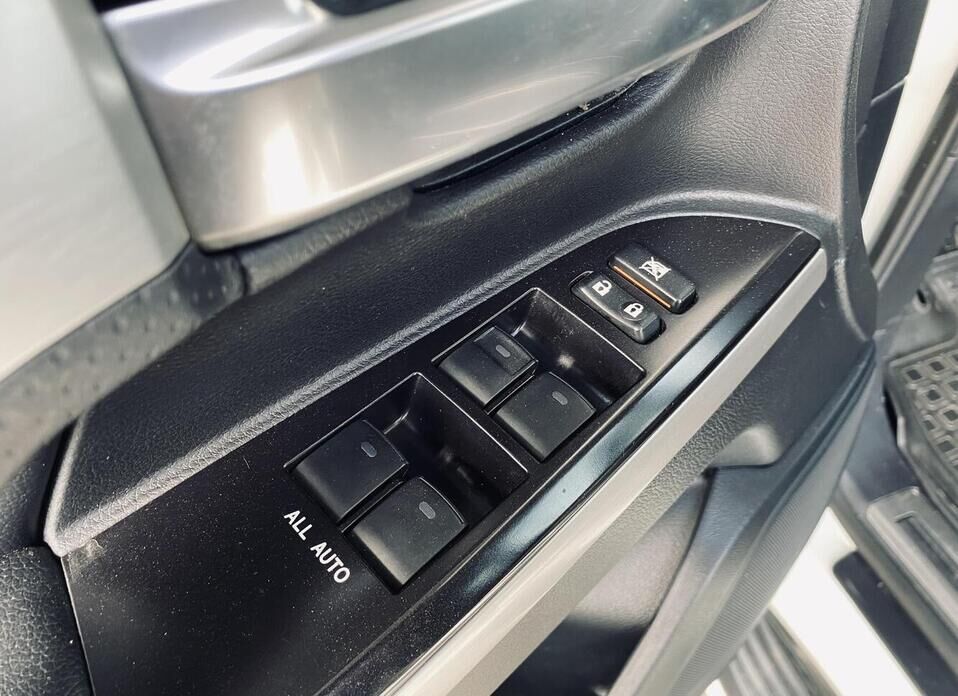 Toyota Land Cruiser, 200 Series Рестайлинг 2 4.5d AT (249 л.с.) 4WD