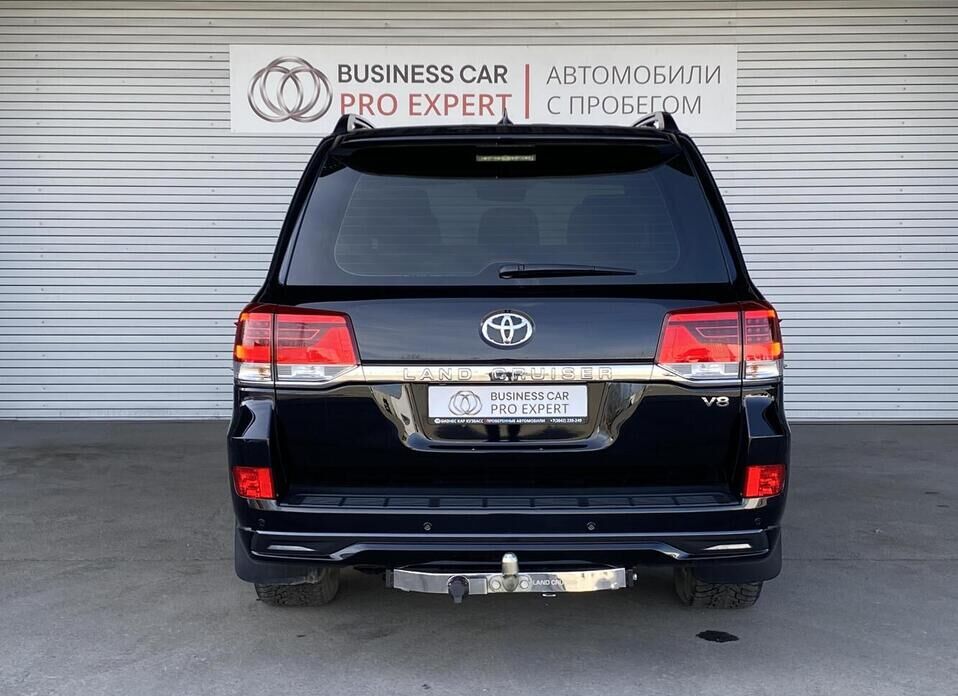 Toyota Land Cruiser, 200 Series Рестайлинг 2 4.5d AT (249 л.с.) 4WD