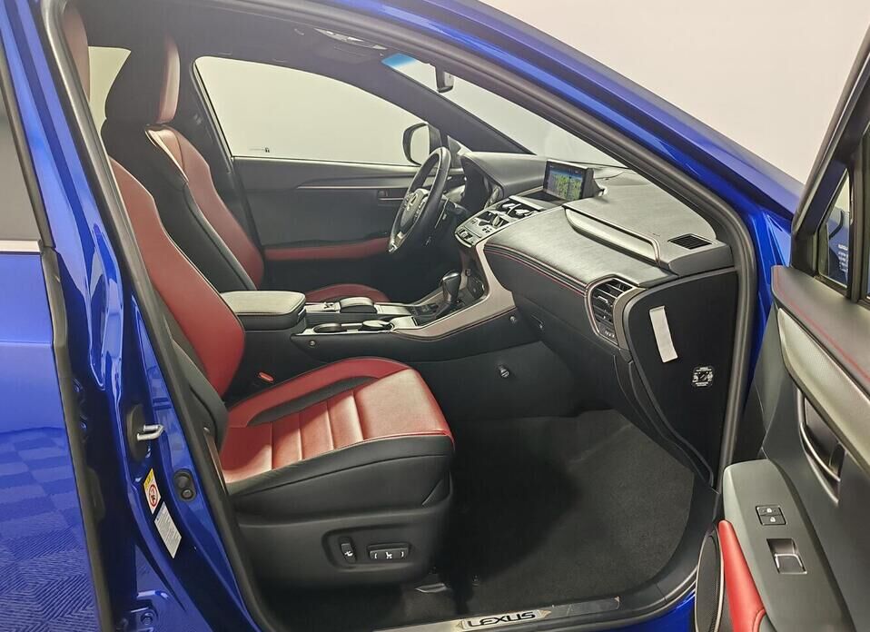 Lexus NX, I Рестайлинг 300 2.0 AT (238 л.с.) 4WD