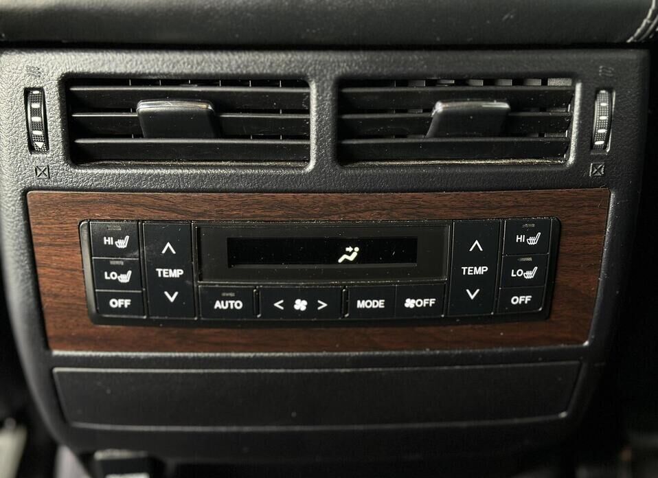Toyota Land Cruiser, 200 Series Рестайлинг 2 4.6 AT (309 л.с.) 4WD