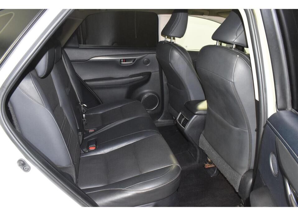 Lexus NX, I 200t 2.0 AT (238 л.с.) 4WD