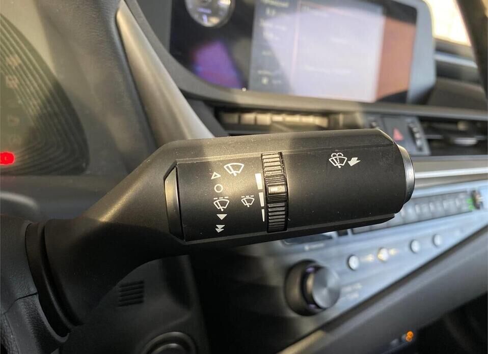 Lexus ES, VII 250 2.5 AT (200 л.с.)