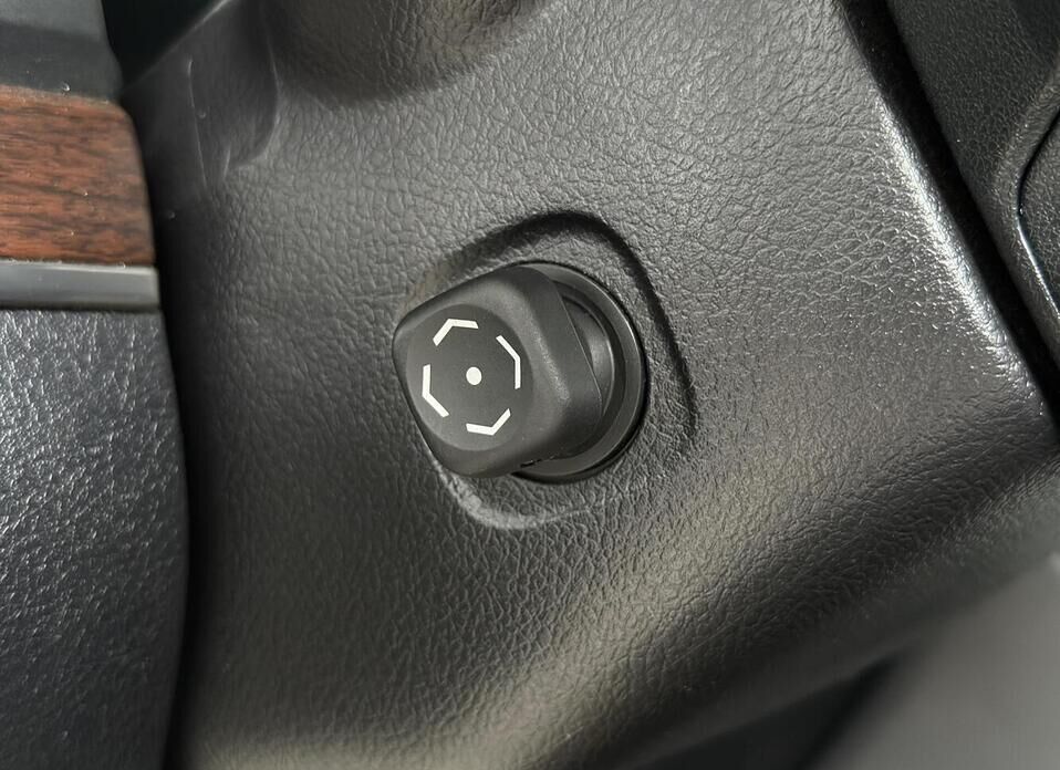 Toyota Land Cruiser, 200 Series Рестайлинг 2 4.6 AT (309 л.с.) 4WD