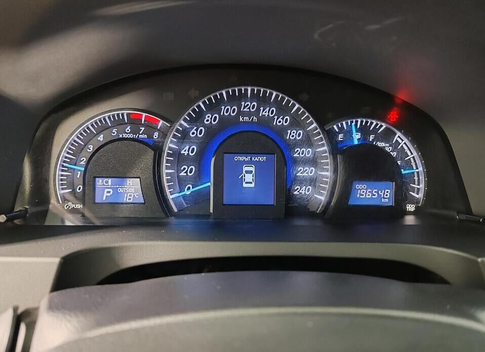 Toyota Camry 2.5 AT (181 л.с.)