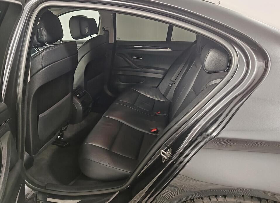 BMW 5 серии 528i 3.0 AT (258 л.с.) 4WD