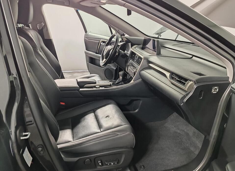 Lexus RX, IV Рестайлинг 300 2.0 AT (238 л.с.) 4WD