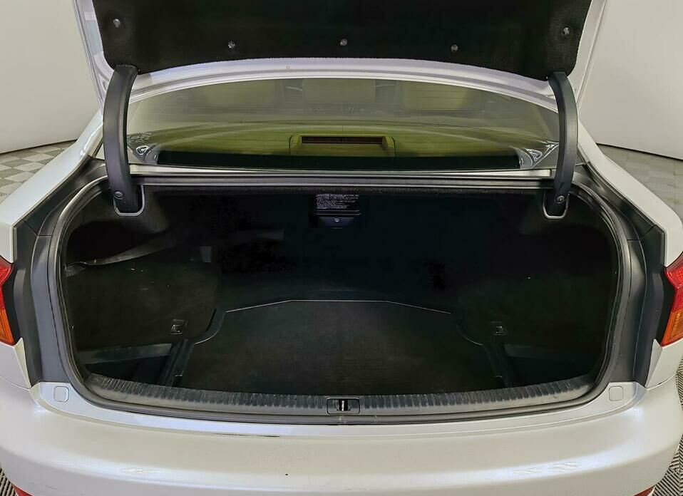 Lexus IS 250 2.5 AT (208 л.с.)