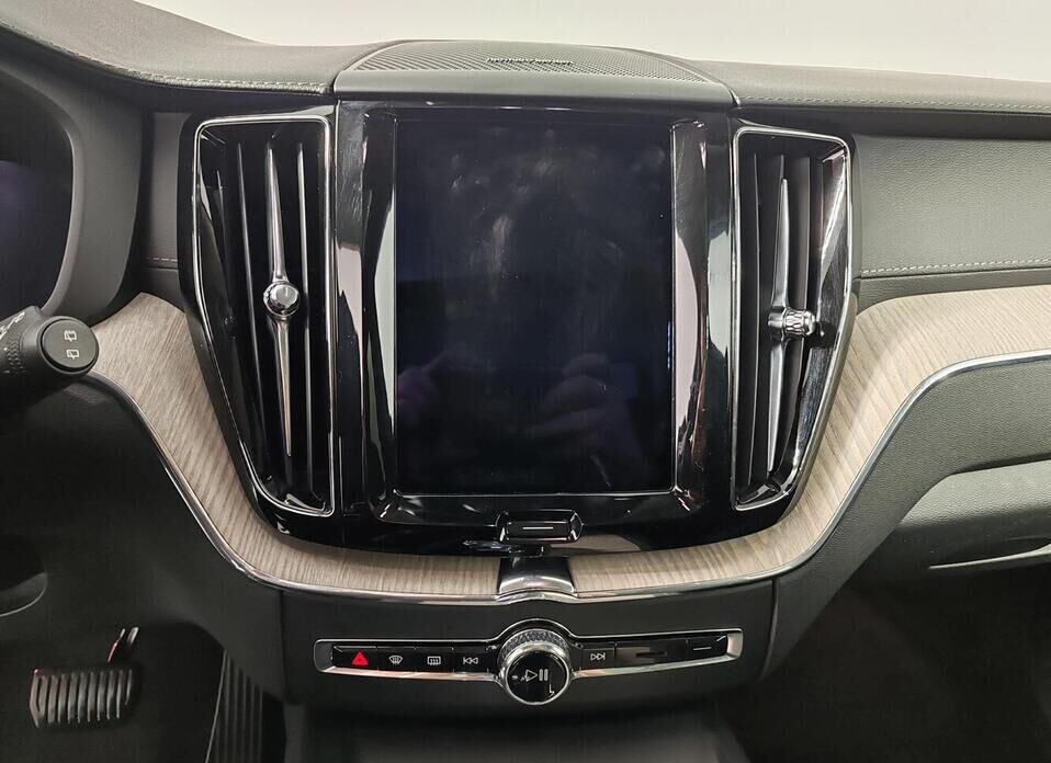 Volvo XC60, II Рестайлинг 2.0d AT (197 л.с.) 4WD