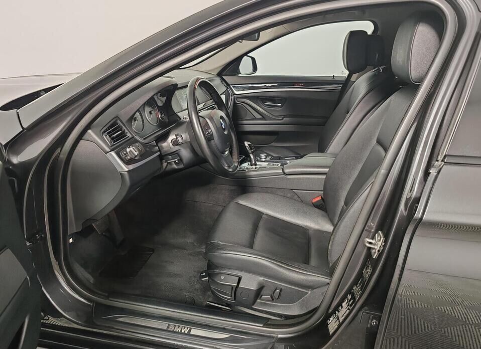 BMW 5 серии 528i 3.0 AT (258 л.с.) 4WD