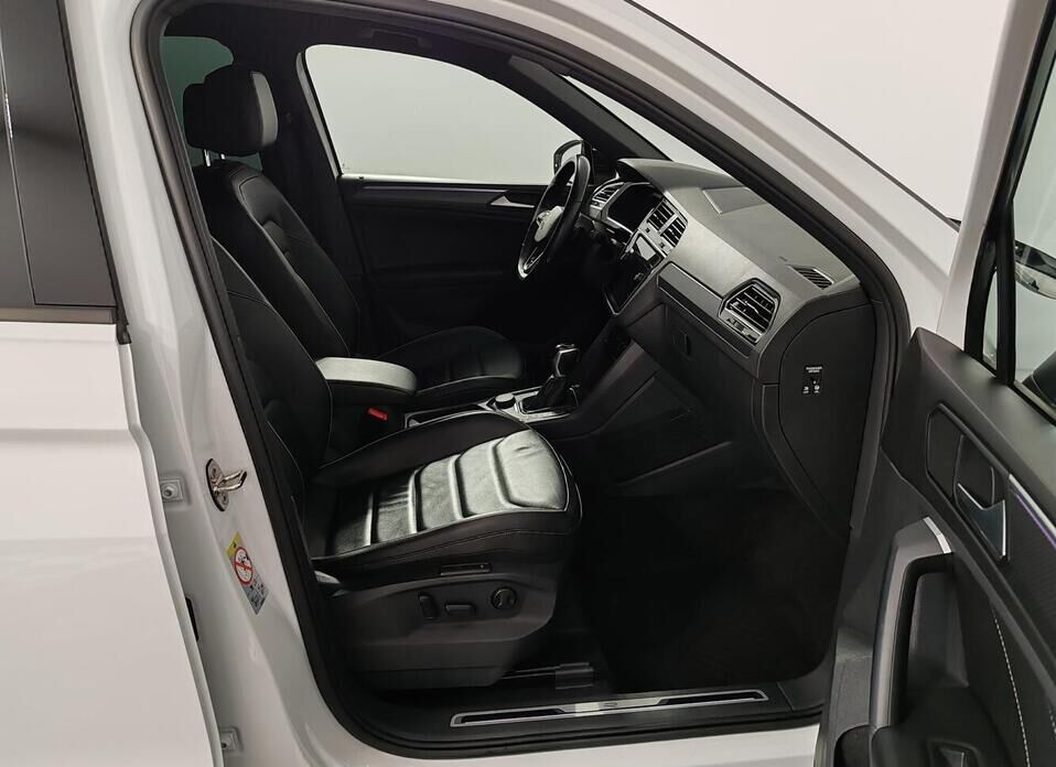 Volkswagen Tiguan, II Рестайлинг 2.0 AMT (180 л.с.) 4WD