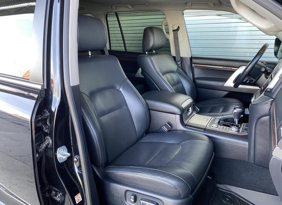 Toyota Land Cruiser, 200 Series Рестайлинг 2 4.5d AT (249 л.с.) 4WD