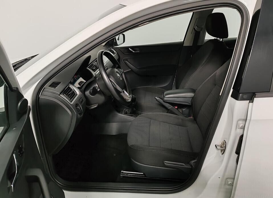 Skoda Rapid, I 1.6 MT (105 л.с.)