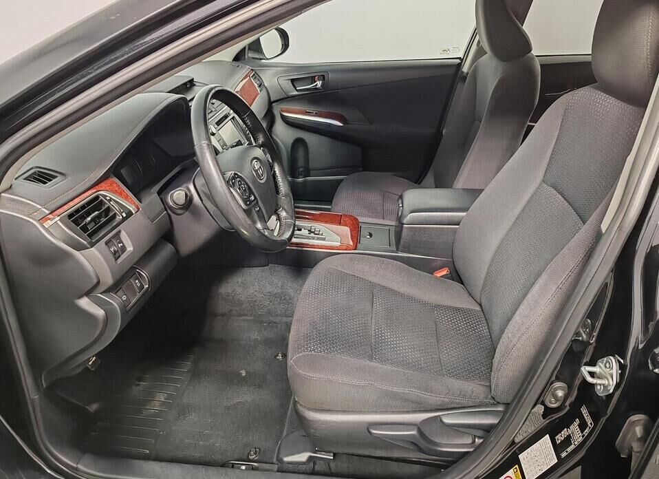 Toyota Camry 2.5 AT (181 л.с.)